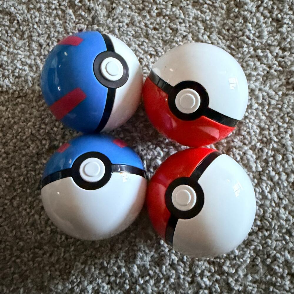 Lot of 4 Plastic Pokemon Poke Balls - Picture 3 of 3